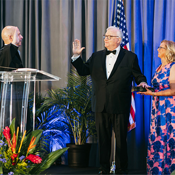 Alumnus Bill Gentry being sworn-in as State Bar of Georgia president